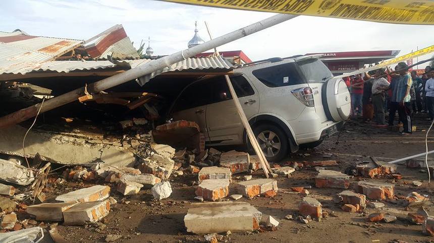 Bilanţul seismului din Indonezia a crescut la 54 de morţi