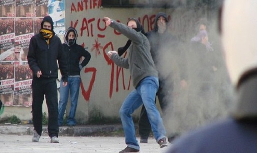 Poliţia elenă a arestat 25 de persoane şi a reţinut alte 26 în urma violenţelor izbucnite marţi seară, la un protest