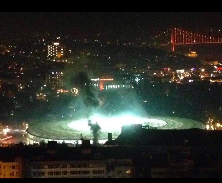ATENTAT în Turcia: Exploziile de la Istanbul au fost provocate de un kamikaze şi o maşină capcană. Cel puţin 15 poliţişti ar fi fost ucişi în urma atacului. Bilanţul răniţilor a ajuns la 70. UPDATE, FOTO, VIDEO