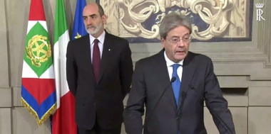 Mattarella i-a încredinţat lui Paolo Gentiloni mandatul de a forma un nou Guvern; preşedintele speră ca echipa să fie învestită în funcţie până joi