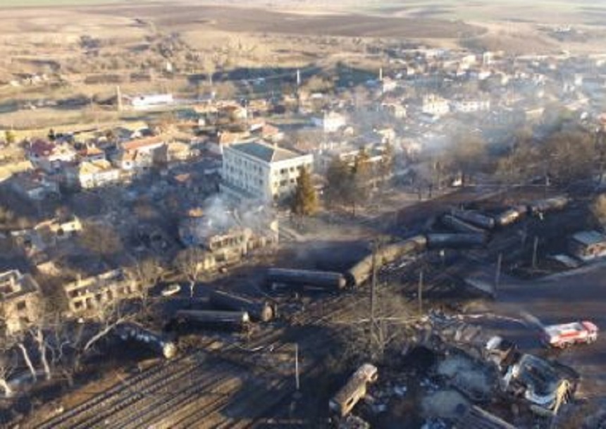 Bilanţul morţilor în urma accidentului de tren din Bulgaria a crescut la opt; macarale din România vor ridica vagoanele