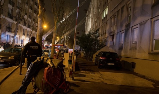 Un mort şi mai mulţi răniţi într-un incendiu, aparent provocat, într-un cămin pentru imigranţi de lângă Paris