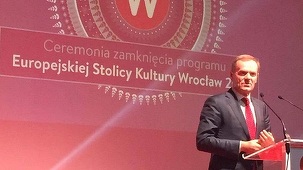 Tusk îndeamnă Guvernul Poloniei să respecte Constituţia în a doua zi de proteste