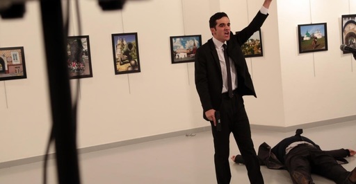 Surse din securitatea turcă susţin că atacatorul care l-a ucis pe ambasadorul Andrei Karlov era un poliţist din Ankara