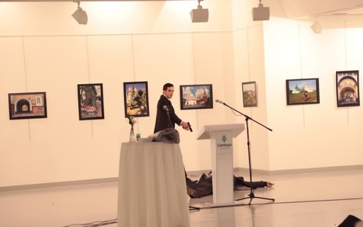 Cavusoglu i-a transmis omologului american că Ankara suspectează implicarea clericului Gulen în asasinarea ambasadorului Karlov