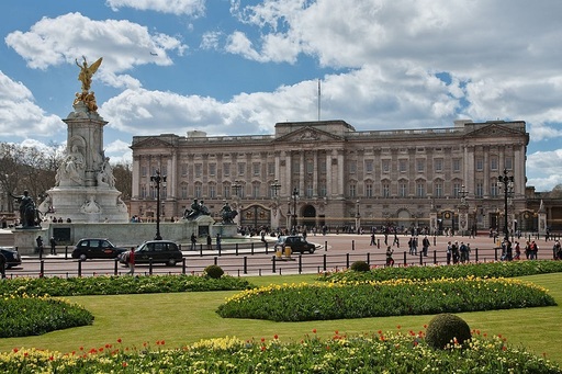 Poliţia britanică închide drumurile din jurul Palatului Buckingham, după atentatul de la Berlin