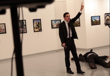 Autorităţile turce au eliberat familia şi apropiaţii poliţistului care l-a ucis pe ambasadorul rus la Ankara