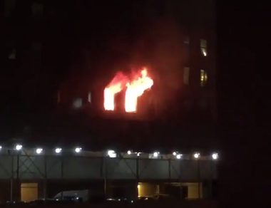 Zeci de oameni au fost răniţi într-un incendiu la un zgârie-nori din Manhattan. VIDEO