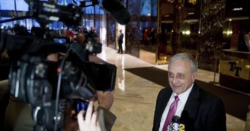Un aliat al lui Trump, Carl Paladino, provoacă o polemică după ce spune că-şi doreşte moartea lui Barack Obama şi ca Michelle Obama să ”redevină bărbat” şi să fie eliberat în savana din Zimbabwe