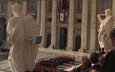 Papa Francisc îndeamnă la încetarea războiului în Siria, la o nouă pagină de isorie în relaţiile israeliano-palestiniene şi la pace după atentatul din Germania