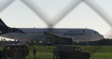 Cei doi piraţi ai aerului libieni, inculpaţi în Malta, unde riscă închisoarea pe viaţă