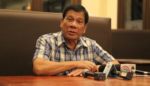 Preşedintele filipinez spune că a aruncat oameni din elicopter şi că o va face din nou, în cazul oficialilor corupţi