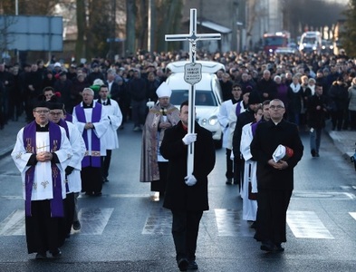 Sute de persoane au participat la înmormântarea şoferului polonez Lukasz Urban, ucis de atacatorul tunisian de la Berlin