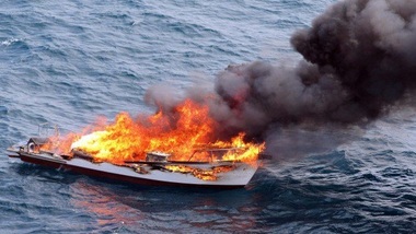 Până la 23 de persoane au murit după ce un incendiu a izbucnit pe o ambarcaţiune turistică din apropiere de Jakarta