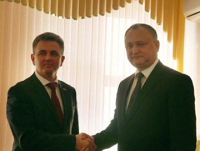 Dodon şi liderul de la Tiraspol au discutat în prima întâlnire despre libera circulaţie şi recunoaşterea documentelor