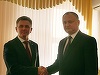 Dodon şi liderul de la Tiraspol au discutat în prima întâlnire despre libera circulaţie şi recunoaşterea documentelor