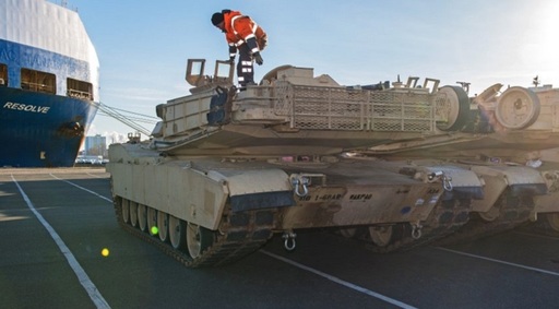 Tancuri, obuziere şi sute de vehicule de luptă debarcă în Germania, de unde vor fi trimise în Europa de Est, inclusiv în România, pentru a consolida flancul de est al NATO în faţa Rusiei
