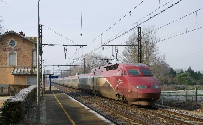 Circulaţia feroviară oprită între Bruxelles şi Paris în urma izbucnirii unui incendiu la locomotiva unui tren Thalys