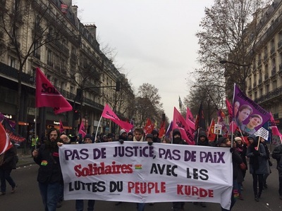 Câteva mii de persoane au manifestat la Paris pentru a cere dreptate pentru trei kurde ucise în 2013