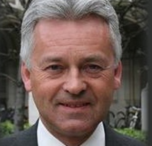 Un oficial al Ambasadei israeliene, filmat în timp ce discuta cum să îl "doboare" pe viceministrul britanic de Externe
