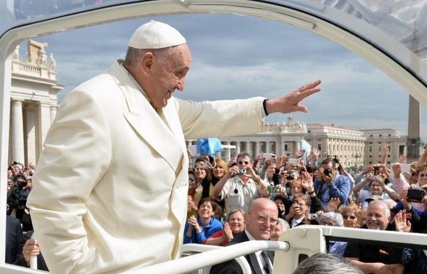 Papa a încurajat femeile care au participat la o ceremonie în Capela Sixtină să îşi alăpteze copiii în biserică. VIDEO