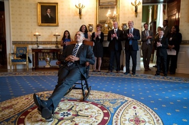 Obama l-a sfătuit pe Trump să nu conducă administraţia de la Casa Albă ca pe o afacere de familie