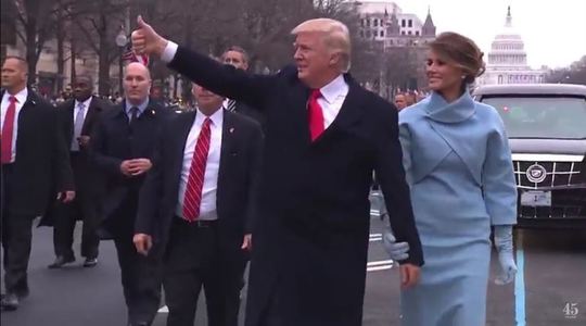 UPDATE Donald Trump a depus jurământul şi a devenit al 45-lea preşedinte al Statelor Unite. Trump a ajuns la Casa Albă după parada militară de învestire. Festivităţile continuă cu trei baluri  - LIVE VIDEO, FOTO 