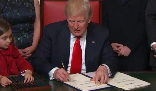 AP: Zece lucruri pe care Trump a promis că le face în prima zi de preşedinţie