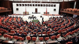 Parlamentul aprobă consolidarea puterilor lui Erdogan