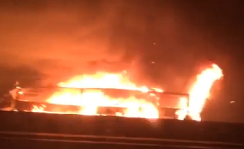 Mai mulţi elevi morţi în Italia, după ce autocarul lor a lovit un pilon şi a luat foc. VIDEO