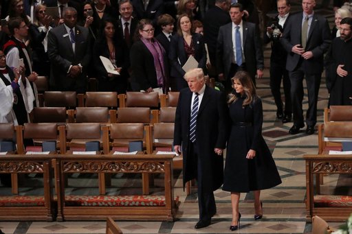Trump şi-a început prima zi plină ca preşedinte cu o slujbă religioasă