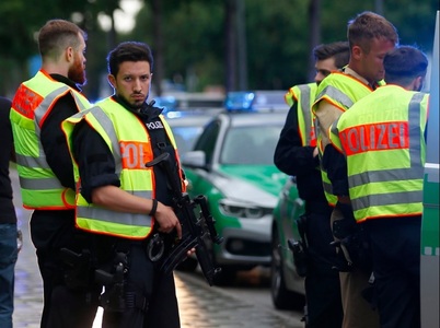 Poliţia germană efectuează percheziţii în mai multe oraşe vizând o grupare de extremă dreapta