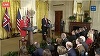Trump urmează să efectueze o vizită în Regatul Unit, la invitaţia reginei, anunţă May la Casa Albă