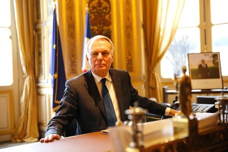 Ayrault se arată îngrijorat de suspendarea programelor de relocare a refugiaţilor în Statele Unite