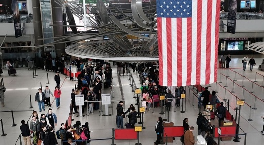 Autorităţile americane i-au permis unui cetăţean irakian reţinut pe aeroportul JFK să intre în SUA