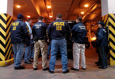 Preşedintele Donald Trump l-a înlocuit pe directorul interimar al agenţiei imigraţiei şi poliţiei vamale