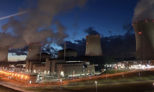 Incendiu controlat la o centrală nucleară din Franţa