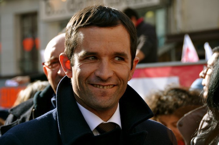 Hamon îl prinde din urmă pe Macron, iar Fillon pierde teren în clasamentul personalităţilor politice - sondaj