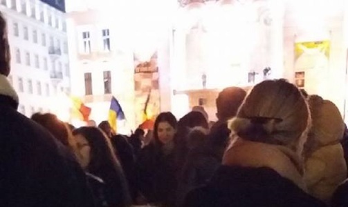 Mai mulţi români protestează la Paris faţă de ordonanţa de urgenţă privind codurile penale