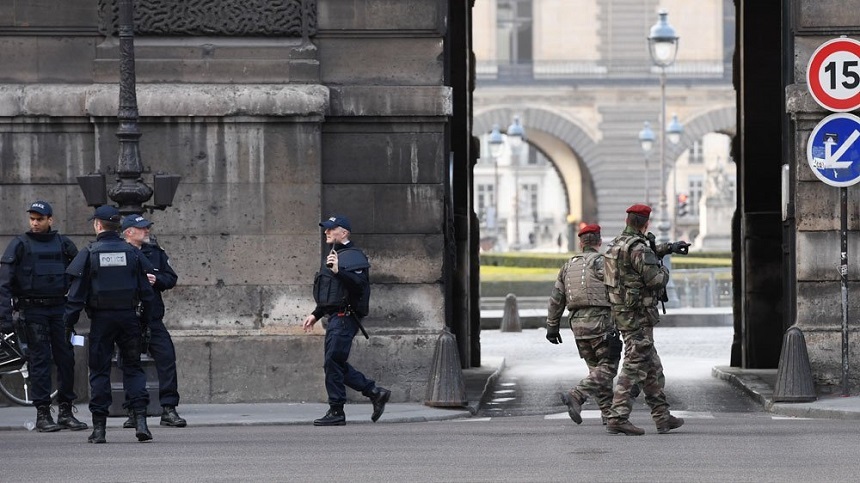 Parchetul antiterorist din Paris a deschis o anchetă cu privire la atacul de la Luvru