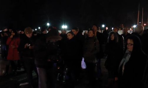 Zeci de moldoveni au ieşit în stradă la Chişinău, în semn de solidaritate cu protestele din România. VIDEO