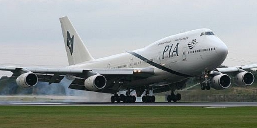 Avioane de vânătoare RAF escortează un avion civil pakistanez pe un aeroport de la nord de Londra