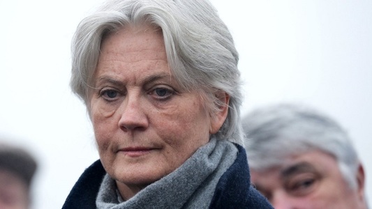 Penelope Fillon a încasat plăţi compensatorii în urma concedierii în valoare de 45.000 de euro de la Adunarea Naţională, dezvăluie Le Canard enchaîné