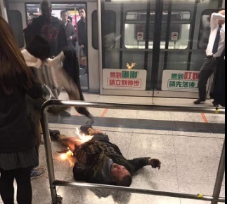 Hong Kong: Autorităţile suspectează un caz de incendiere intenţionată la metrou, după rănirea a cel puţin 11 persoane 