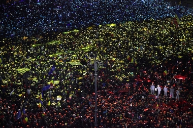 Presa internaţională scrie despre protestele de duminică şi comentează că Guvernul a "calculat greşit"