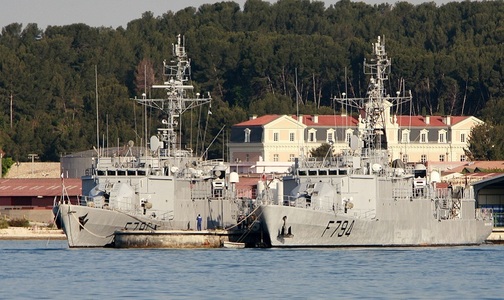 O navă militară turcă a deschis focul în apele teritoriale elene