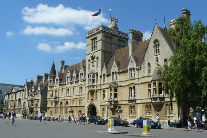 Oxford şi alte universităţi de renume din Marea Britanie ar putea înfiinţa campusuri în Franţa, în replică la Brexit