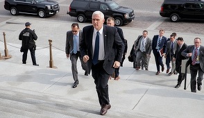 Pence: Preşedintele Trump sprijină libertatea presei, dar va denunţa ştirile false