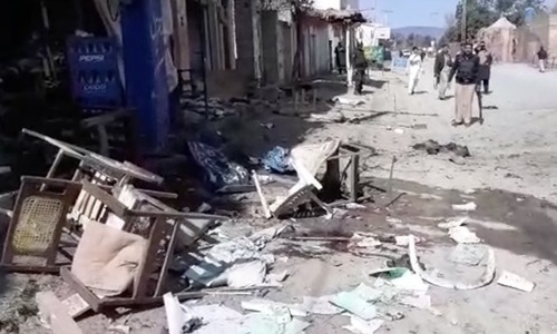 Bilanţul a ajuns la cinci morţi în urma atentatului sinucigaş care a zguduit un tribunal din Pakistan