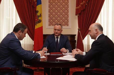 Dodon anunţă că a demarat un dialog cu preşedintele Parlamentului şi premierul R. Moldova, "în beneficiul cetăţenilor"